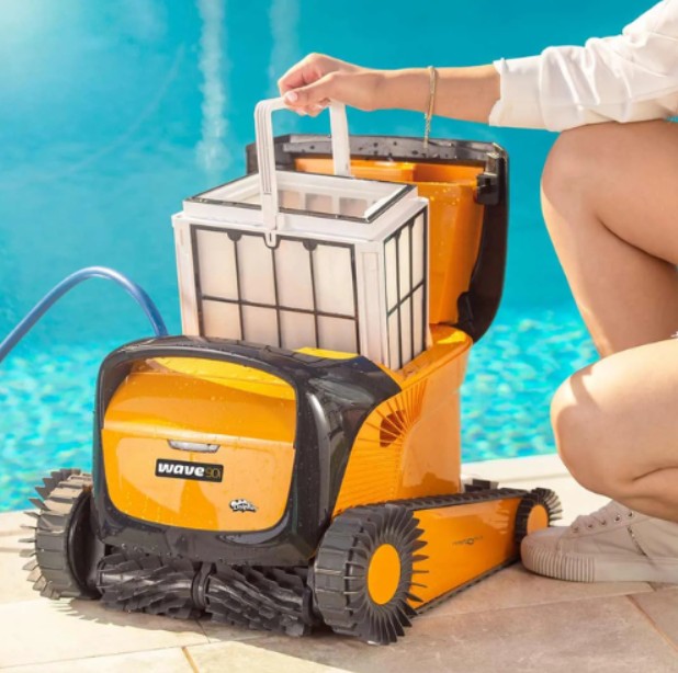 Maytronics Dolphin Wave 90i robot - Image 4